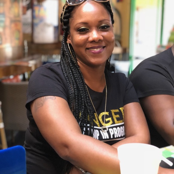 Meet your Posher, Leslie - Picture 1 of 1